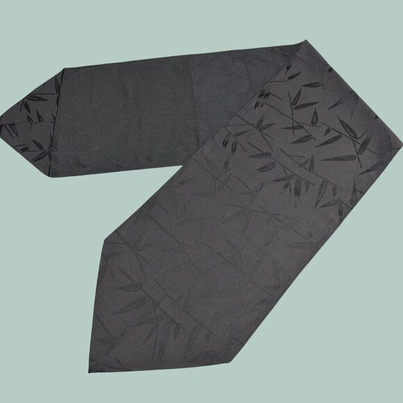 Two Tone Black Bamboo Leaf Patterned Table Runner Asian Flair 14" x 72" Elegant - Picture 1 of 8